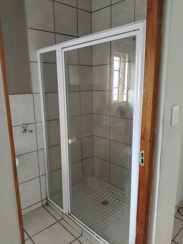 To Let 1 Bedroom Property for Rent in Kannoniers Park North West